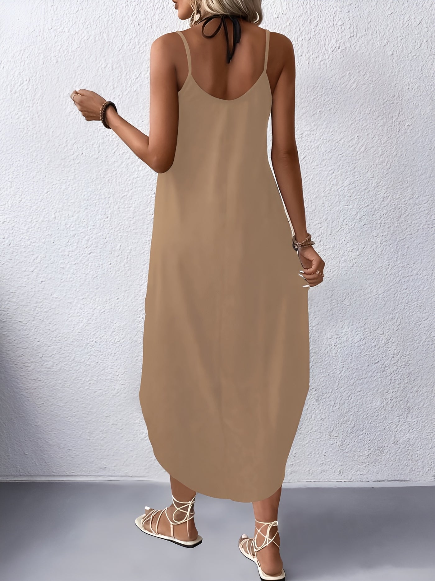 Cécile™ | Robe caraco unie à ourlet arrondi