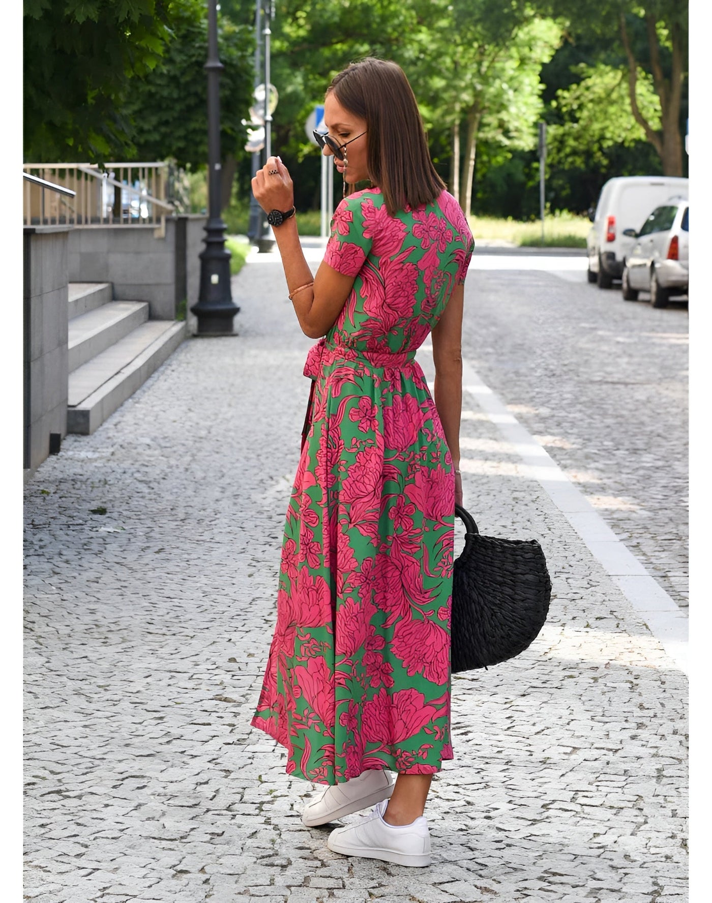 Gisèle™ | Robe élégante à col en V
